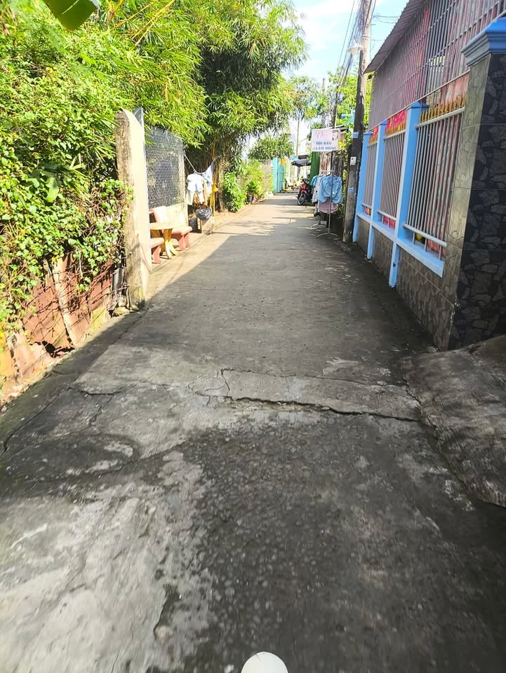 Nhà phố Gò Công 240m² giá 1.8 tỷ - Đường ô tô vào tận nơi!