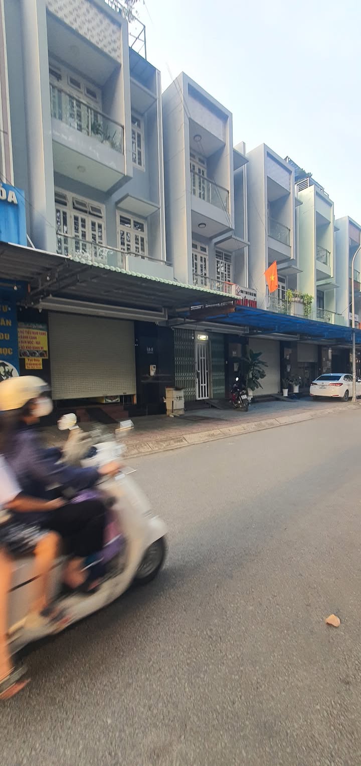 Nhà mặt tiền kinh doanh Trảng Dài 2 lầu giá 15 triệu - Đầu tư sinh lời ngay!