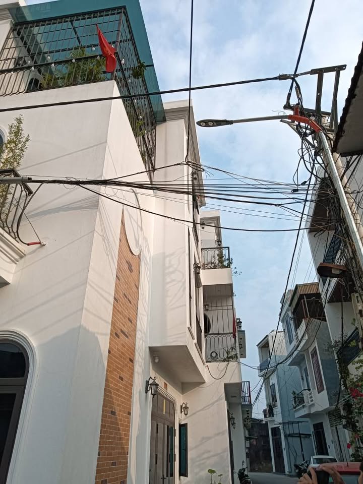 Nhà 3 tầng phố Quảng Hưng 47m² giá 3 tỷ - Ô tô đỗ cửa thuận tiện!