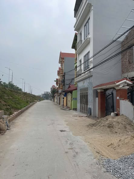 Đất Đông Mỹ 61m² giá 4 tỷ - Sổ đỏ chính chủ, gần ô tô tránh!