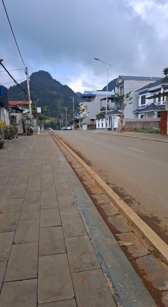 Bán gấp FrontHouse mặt phố Kim Liên, Mộc Châu 138.7m² chỉ 6 tỷ - Sổ đỏ trao tay!