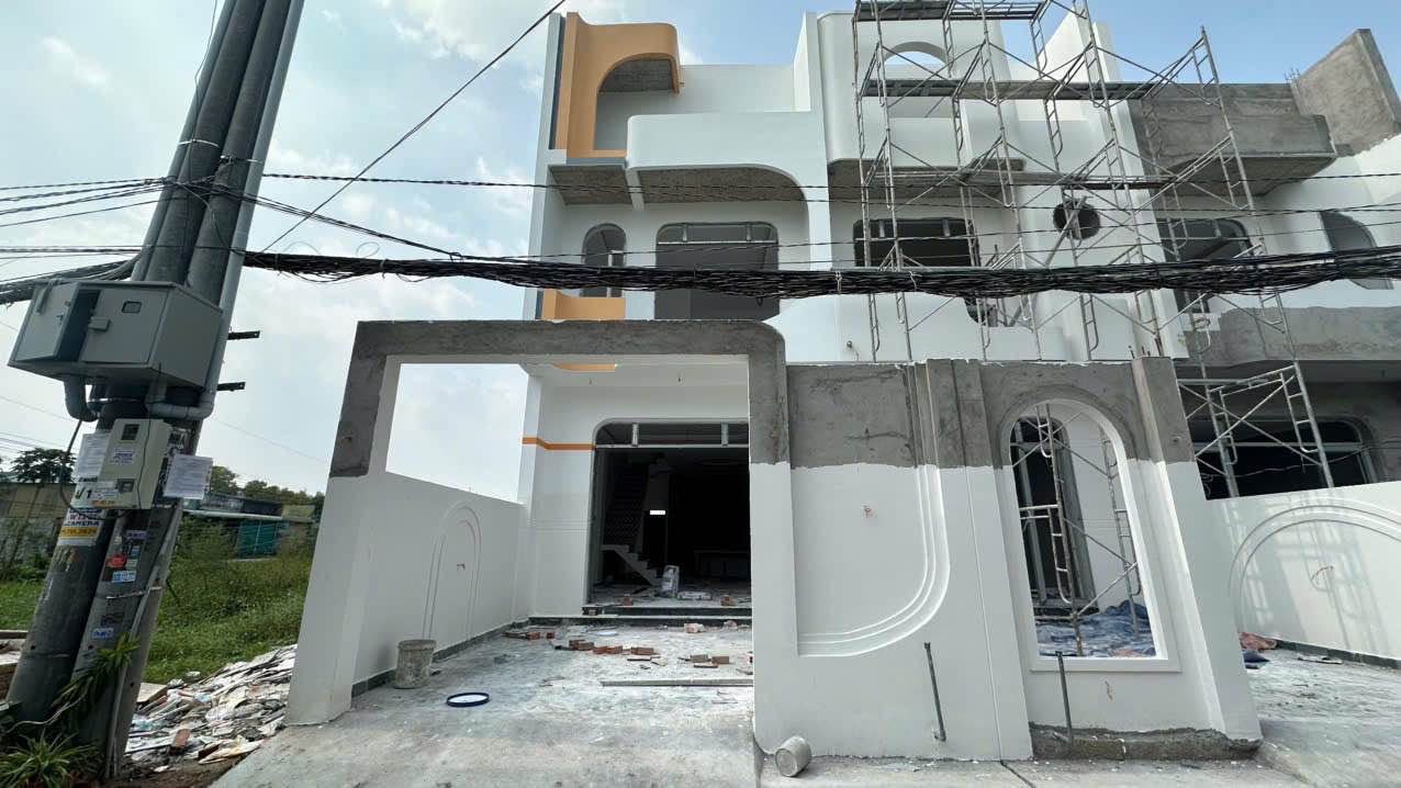 Nhà phố Long Thượng, Cần Giuộc 105m² giá 2.95 tỷ - Vị trí thuận lợi gần chợ!