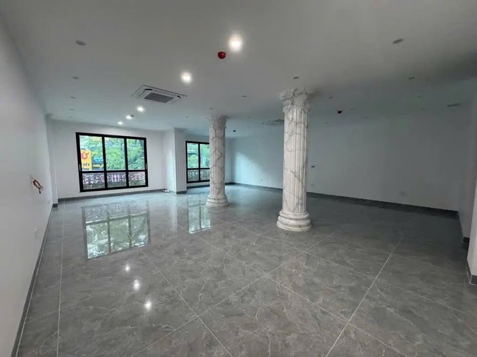 Cho thuê nhà mặt đường Văn Cao Hải Phòng 180m² giá 80 triệu - Phù hợp cho văn phòng, ngân hàng