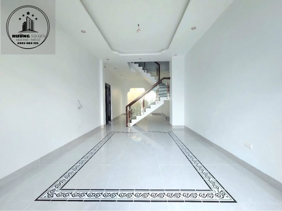 Nhà 3 tầng đường Lê Lai, Quảng Hưng 65m² giá 3 tỷ - Ô tô đỗ cửa, vị trí thuận lợi!