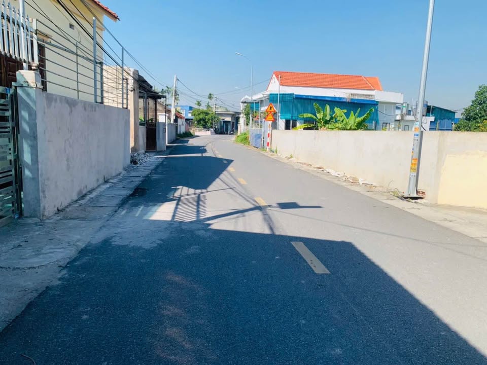 Đất mặt đường thôn Vối, Quảng Thanh 133m² giá 3.3 tỷ - Kinh doanh thuận lợi!