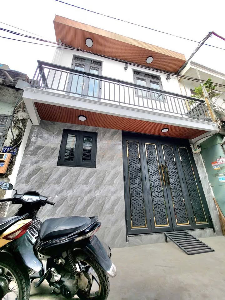 Nhà 2 tầng Tân Thới Hiệp 35m² giá 3.35 tỷ - Sổ hồng riêng, tiện ích đầy đủ!