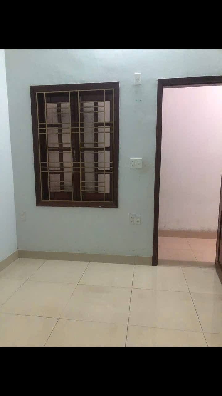 Nhà cho thuê mặt tiền Lý Thái Tổ, Pleiku 3PN giá 4 triệu - Tiện lợi cho kinh doanh và sinh hoạt!