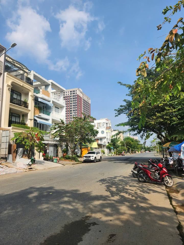 Nhà 2 tầng mặt tiền đường Kinh Doanh, Phú Mỹ, Quận 7, giá 12.49 tỷ - Đầu tư sinh lời ngay!