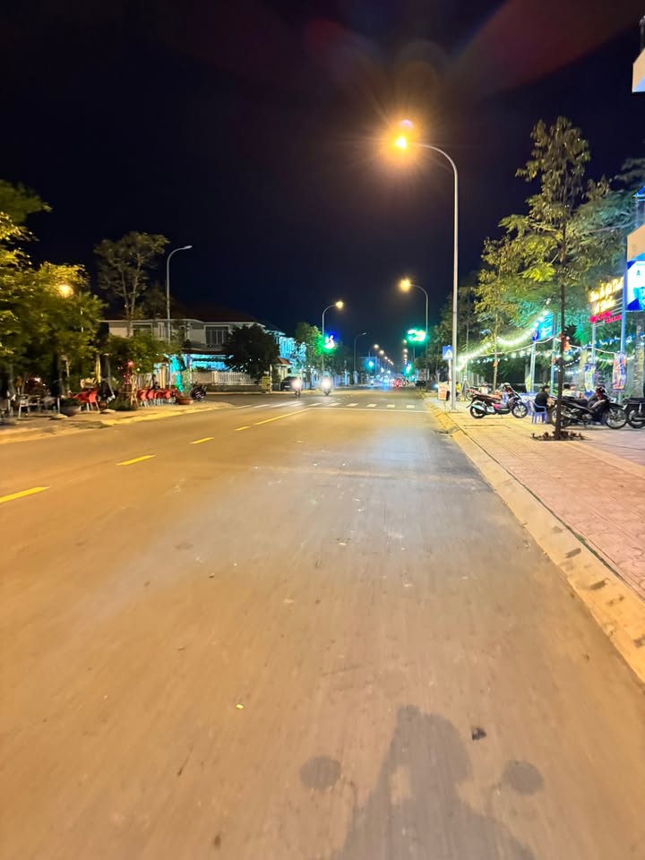 Đất nền lô góc Nguyễn Trãi, Gò Công 230m² giá 7 tỷ - Kinh doanh thuận lợi!