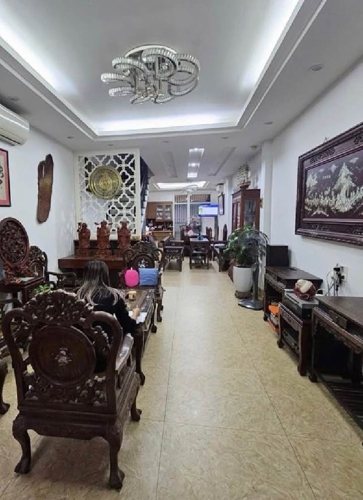 Nhà 5 tầng Ngọc Thụy 93m² giá 9.9 tỷ - Ô tô vào tận nơi!