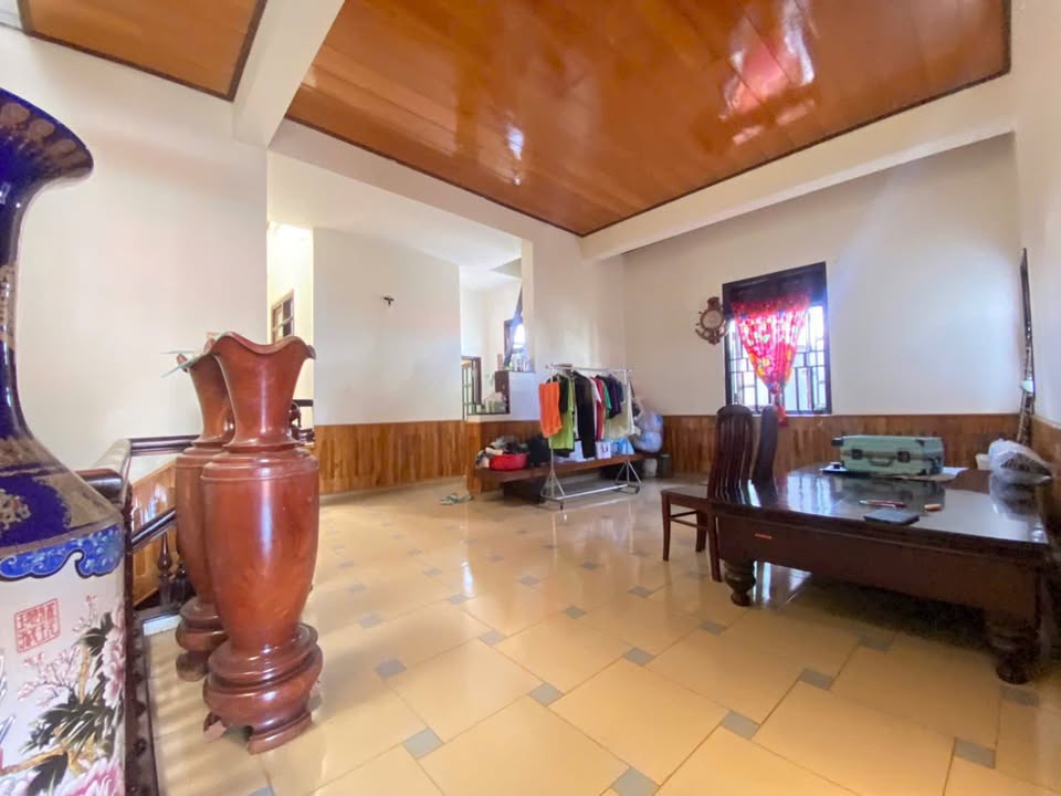 Nhà bán Hẻm 22 Đường Phạm Hùng, Tân An 200m² giá 10 tỷ - Tiện lợi cho văn phòng và gia đình!