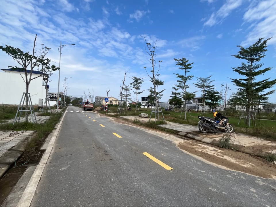 Đất Khu Đô Thị Mới OTT4 - Đường Lưu Nhân Chú 150m² giá 4.65 tỷ - View công viên thoáng mát!