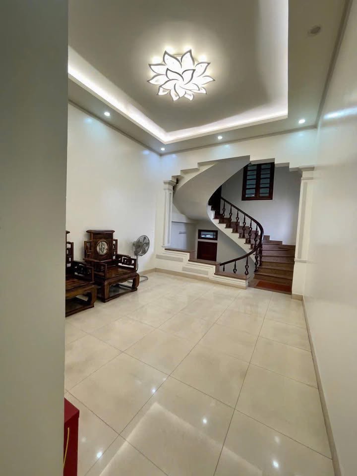 Nhà mặt phố Trần Nhân Tông, Uông Bí 100m² - Vị trí kinh doanh đắc địa!