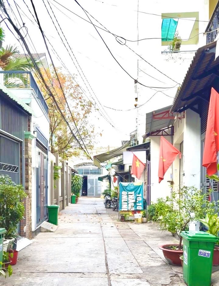 Nhà 3 tầng hẻm xe hơi 67m² Bình Trị Đông - Giá chỉ 6 tỷ!