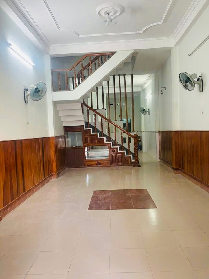 Nhà 2 tầng mặt tiền phường Nguyễn Văn Cừ 68m² giá 5 tỷ - Cơ hội đầu tư tuyệt vời!