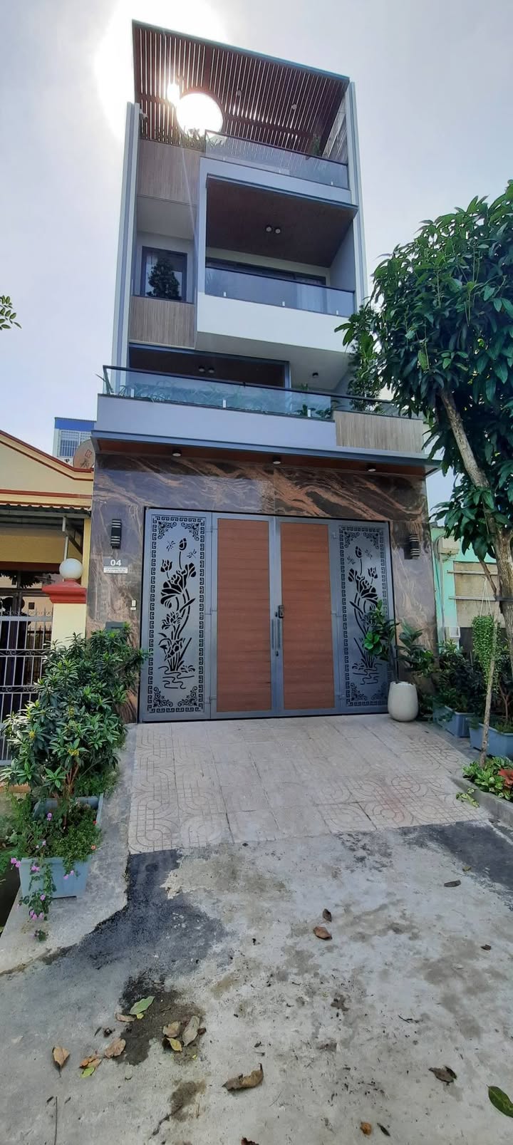 Nhà 4 tầng mặt tiền đường 10m KDC Phú Mỹ, Quận 7 giá 17.9 tỷ - Thông thoáng ánh sáng tự nhiên!