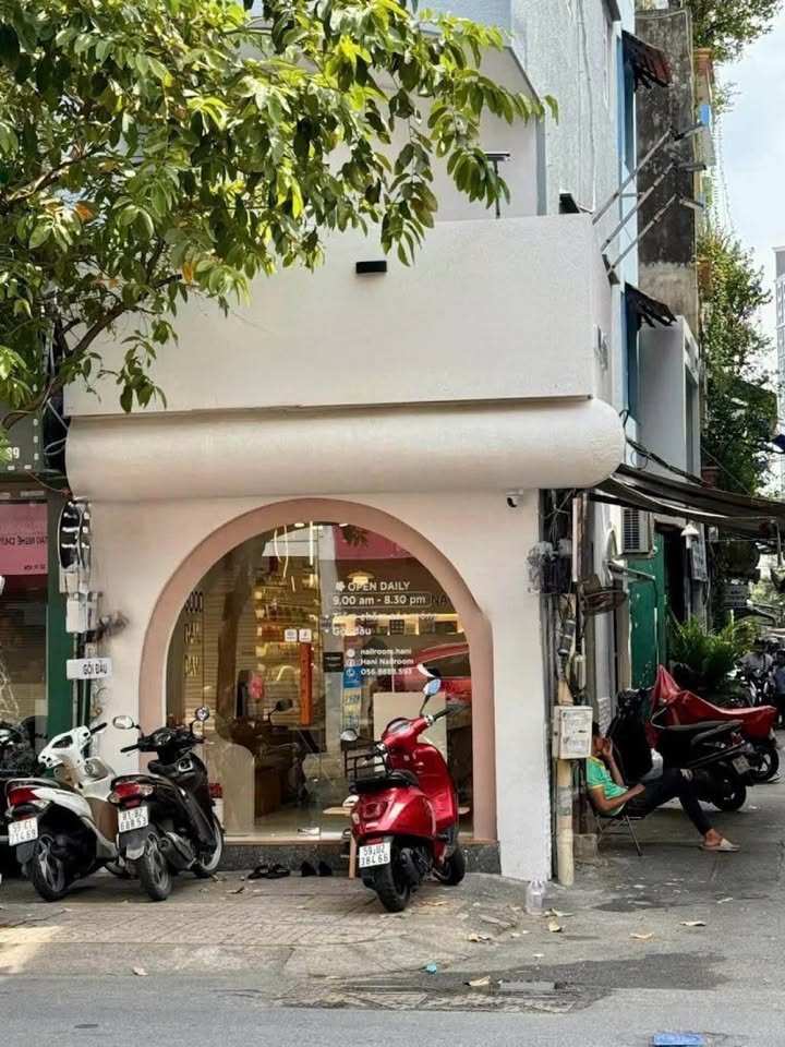 Nhà góc 2 mặt tiền đường Nguyễn Đình Chiểu, quận 3 - Cho thuê giá tốt!