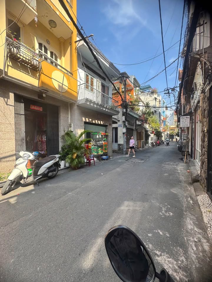 Nhà góc 2 mặt hẻm Phan Đình Phùng, Phú Nhuận 35m² giá 6.98 tỷ - Thoáng mát, an ninh!