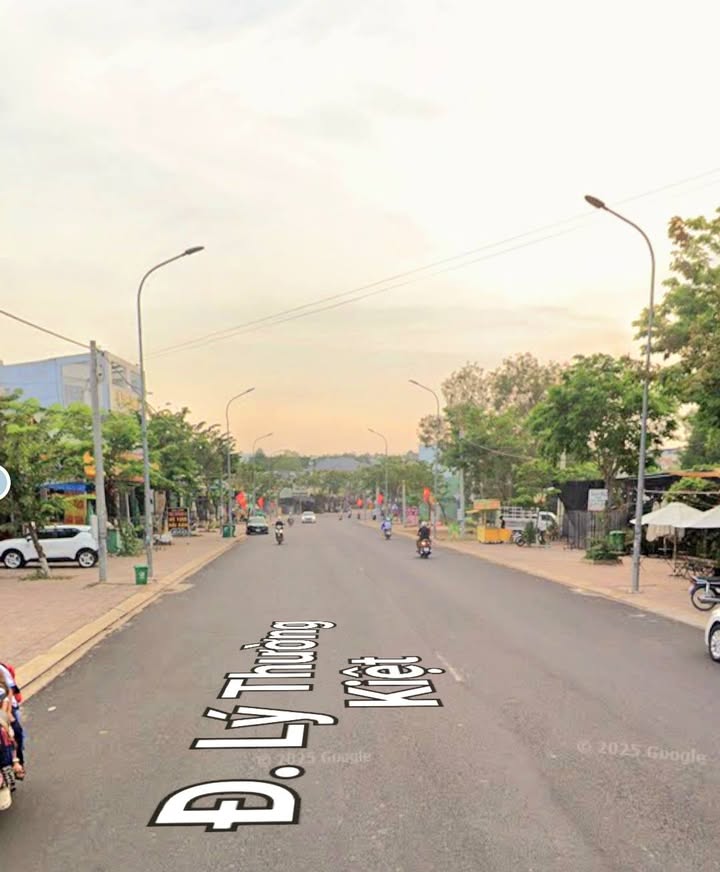 Mặt tiền đường Lý Thường Kiệt, phường Tân Phú, 305.5m² giá 4.05 tỷ - Cơ hội đầu tư kinh doanh ngay!