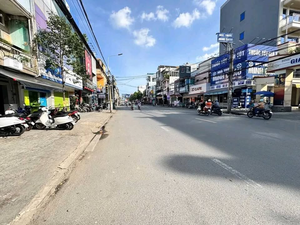Bán gấp mặt tiền Phạm Văn Thuận, Biên Hòa 100m² - Vị trí đắc địa đối diện chợ Tân Mai!