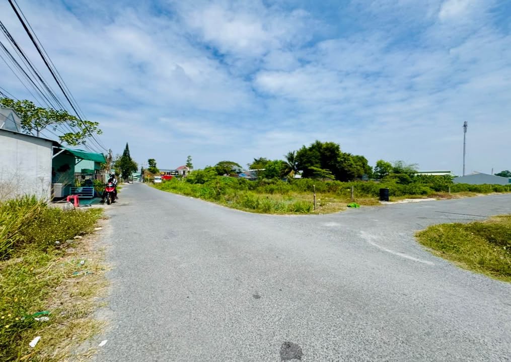 Đất nền mặt tiền nhựa 6m, gần Ký túc xá ĐH Trà Vinh, 400m² chỉ 1.3 tỷ - Sổ hồng chính chủ!