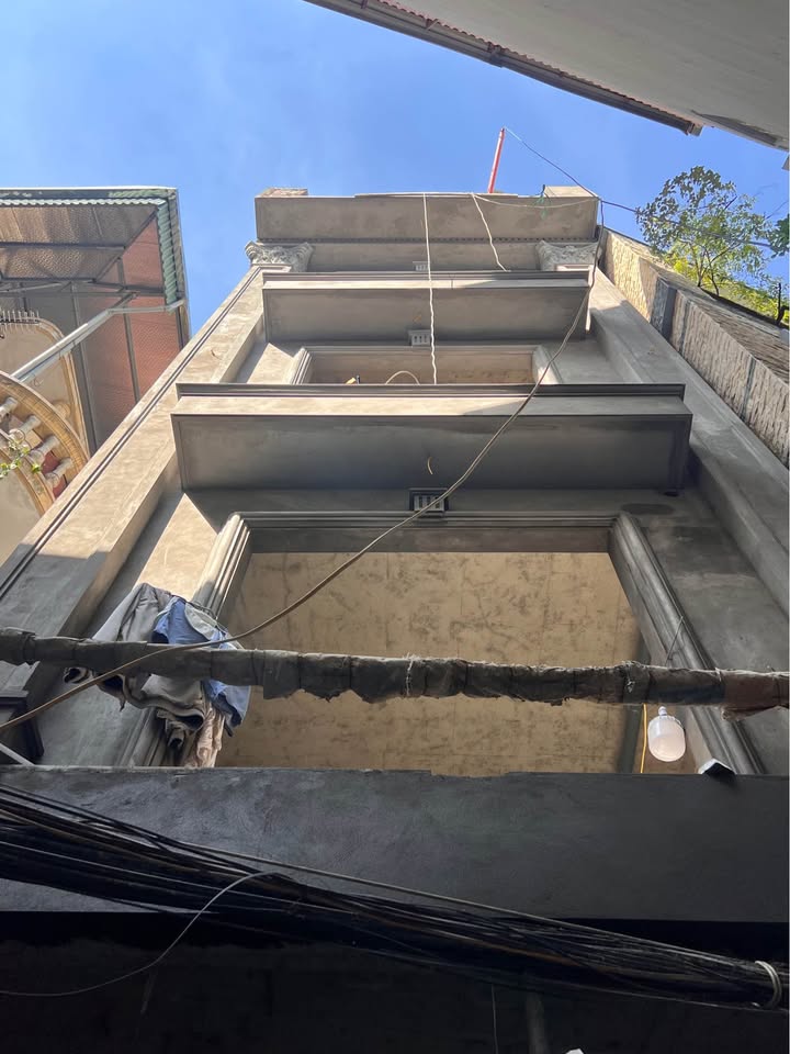 Nhà riêng Minh Khai 40m² giá thỏa thuận - Ô tô vào tận nhà, lô góc thoáng mát!