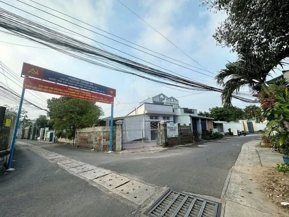 Đất nền lô góc 2 mặt tiền tại Thủ Dầu Một 165m² giá 2 tỷ - Vị trí đắc địa, dân cư đông đúc!