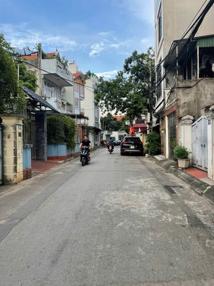 Bán đất Dương Quang, Gia Lâm 83m² chỉ 5x triệu/m² - Đường ô tô tránh, không gian thoáng đãng!