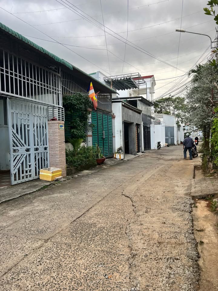 Đất nền chính chủ Đinh Công Tráng, Buôn Ma Thuột 100m² giá 2.35 tỷ - Pháp lý rõ ràng, đầu tư sinh lời!