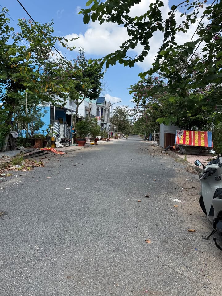 Nhà góc 3 mặt tiền đường N3, phường Trường An, Vĩnh Long 82.8m² giá 2.69 tỷ - Đầy đủ nội thất, sẵn sàng vào ở!