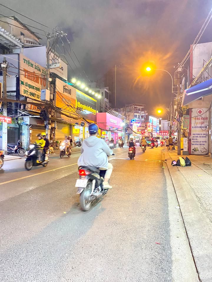 Bán gấp FrontHouse mặt tiền Lê Quang Định 135m² - Giá 20 tỷ, kinh doanh đắc địa!