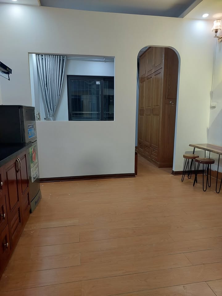 Căn hộ cho thuê 221 Thịnh Quang, Đống Đa 1PN giá chỉ 6 triệu - Tiện nghi đầy đủ, giờ giấc thoải mái!