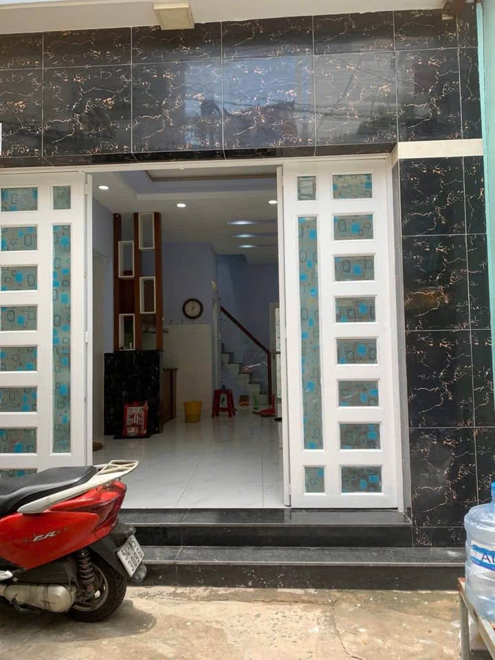 Nhà hẻm 8m Lạc Long Quân, Quận 11, 33m² giá 4,7 tỷ - Chính chủ bán gấp!