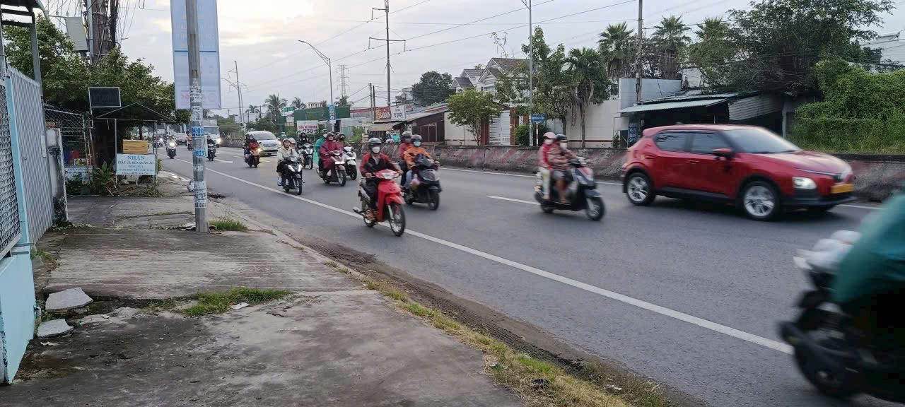 Nhà mặt tiền Quốc Lộ 1A, phường 4, TP Tân An, 115m² giá 2.6 tỷ - Bán gấp!