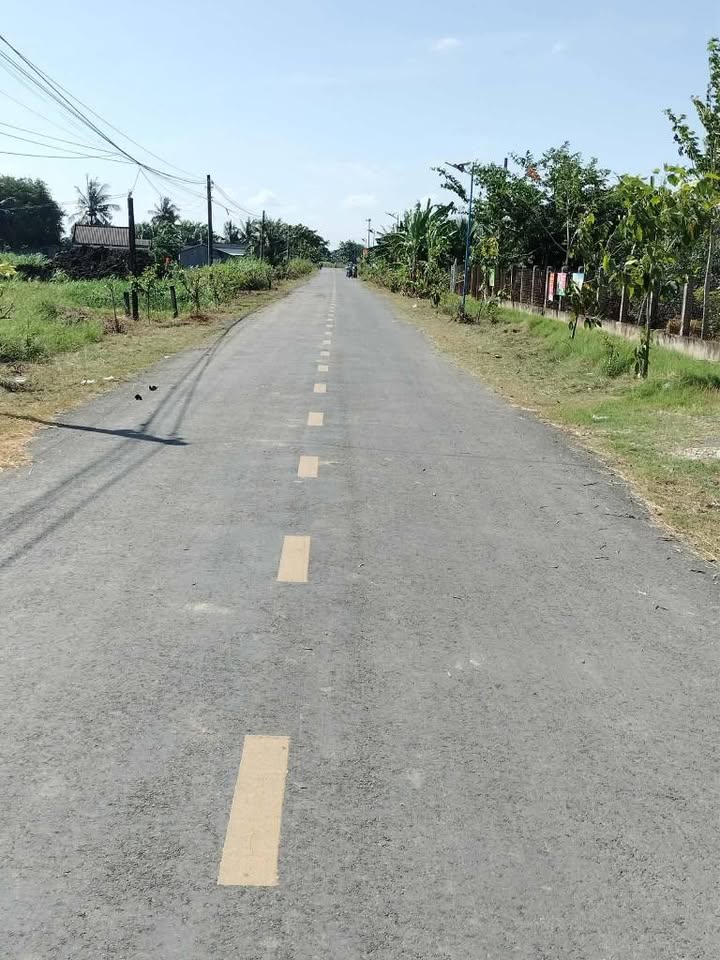 Bán gấp đất nền ấp Bình Lạc, Gò Công Tây 215m² giá 690 triệu - Sổ hồng chính chủ!