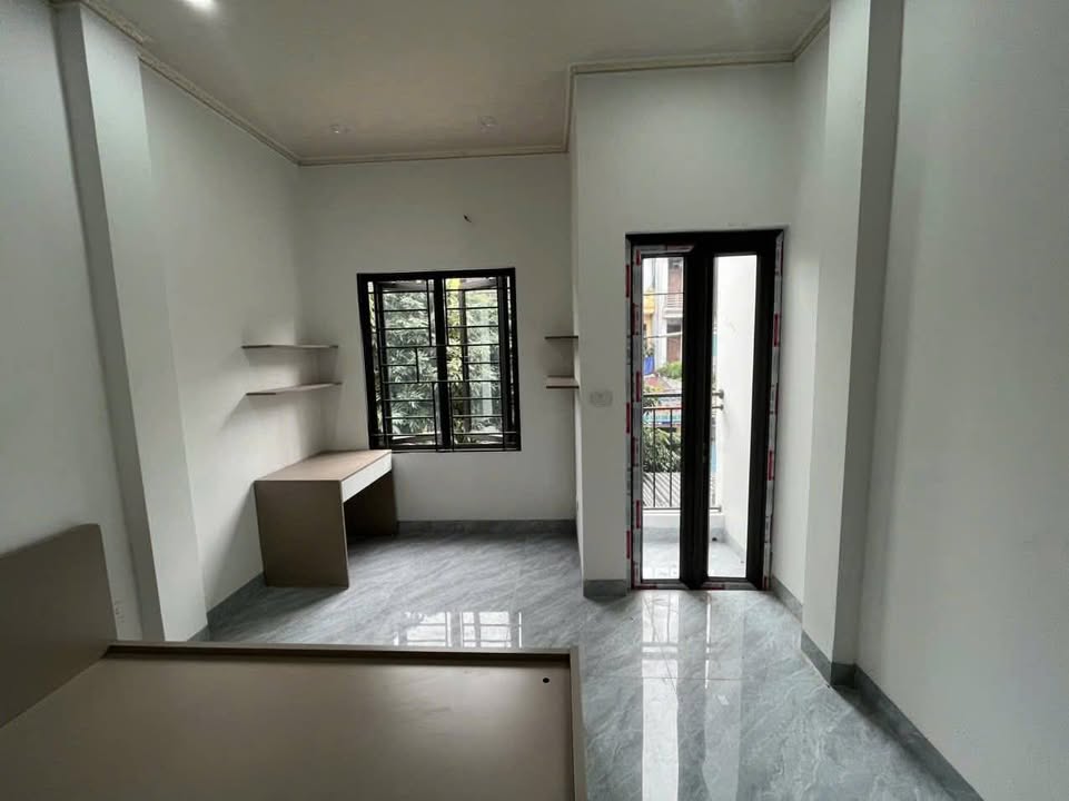 Căn hộ cho thuê phố Đức Giang Long Biên 25m² giá 4 triệu - Full nội thất, ô tô đỗ cổng!