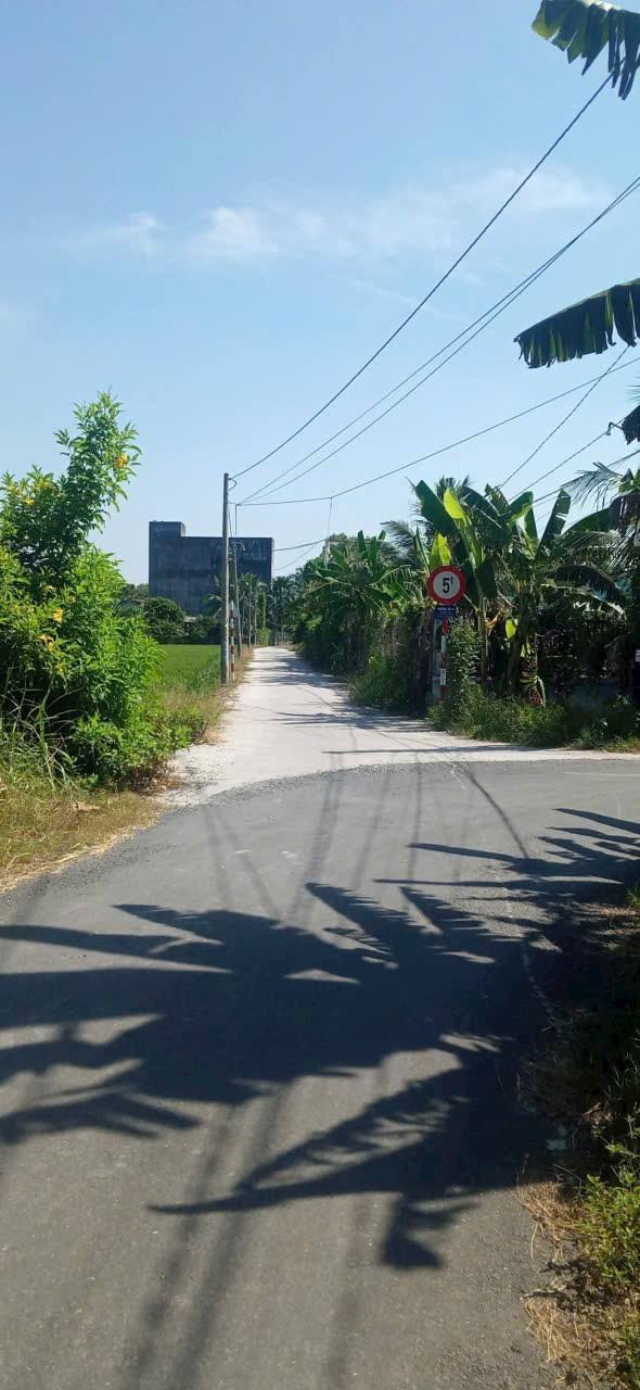 Đất nền 980m² xã Bình Đức, Bến Lức, giá 3.3 tỷ - Mặt tiền xe tải, cơ hội đầu tư tuyệt vời!