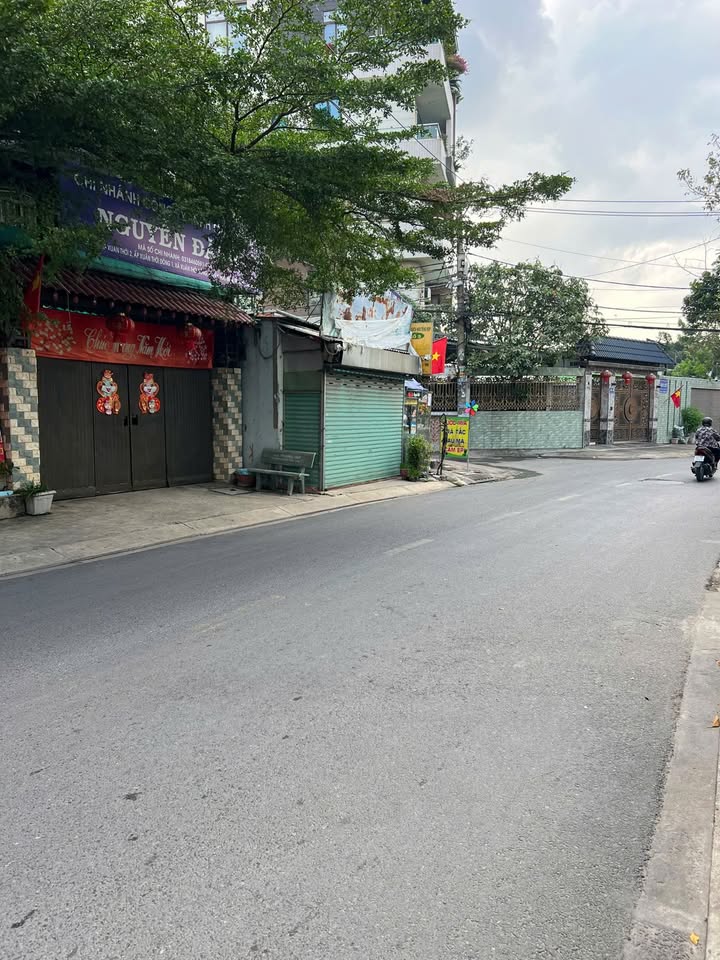 Đất nền Xuân Thới Đông, Hóc Môn 320m² giá 11.5 tỷ - Sổ đỏ chính chủ, thương lượng tốt!