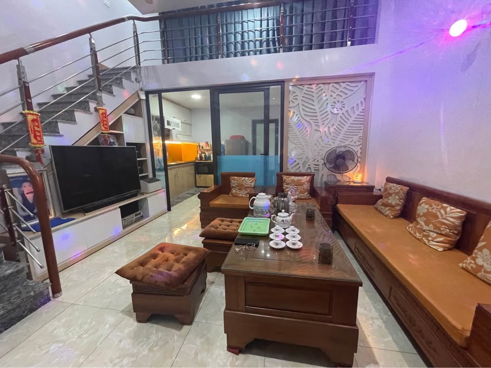 Nhà Cẩm Thủy 55m² giá 2 tỷ - Gần biển và trường Hoa Hồng