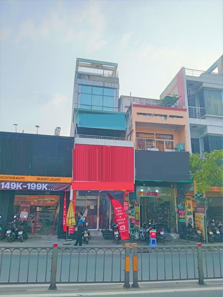 Nhà mặt tiền đường Hòa Bình, Tân Phú 68m² giá 22 triệu - Kinh doanh sầm uất!