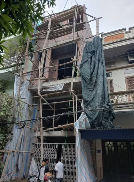 Nhà 4 Tầng Đường Lê Ngọc Hân, 60m², Giá 5.56 Tỷ - Vị trí đẹp gần trường học và bệnh viện!