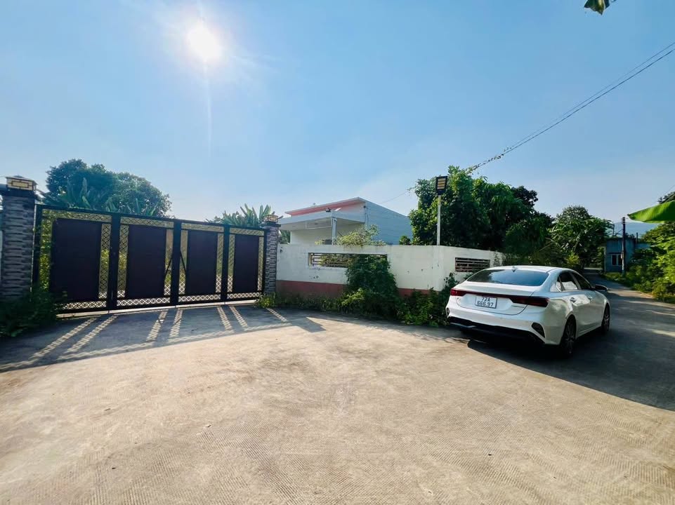 Nhà vườn Bà Rịa - 820m² giá 4.5 tỷ - Hồ bơi sang trọng, ô tô vào tận nhà!