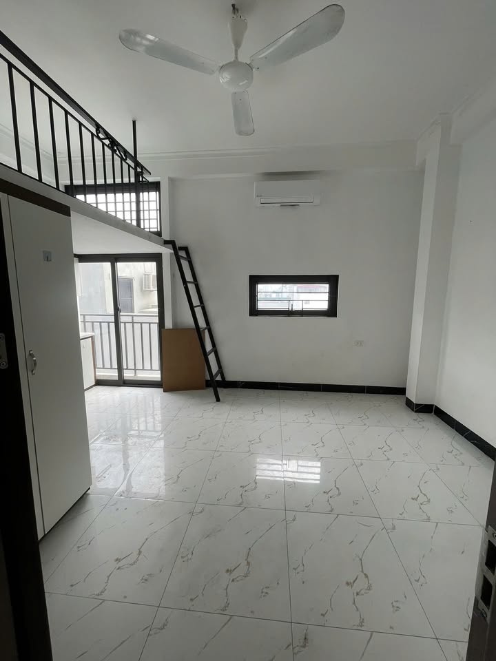 Căn hộ cho thuê tại Ngõ 215 Triều Khúc, 3.6 triệu/tháng - Không gian thoáng đãng, sẵn sàng vào ở!