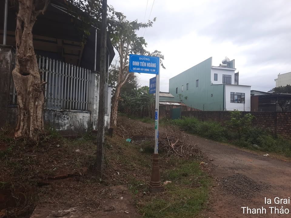 Nhà lô góc 297m² tại Ia Grai - 2 mặt tiền, giá 2.15 tỷ - Sẵn sàng vào ở!