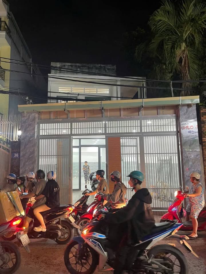 Mặt bằng cho thuê Bùi Đình Túy 90m² giá 20 triệu - Không gian thoáng đãng lý tưởng!