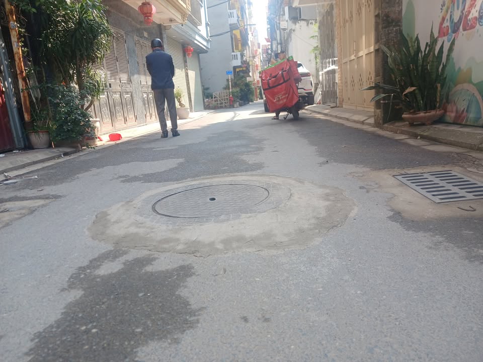 Đất phân lô Việt Hưng 42m² giá 800 triệu - Ngõ thông ô tô tránh dễ dàng!