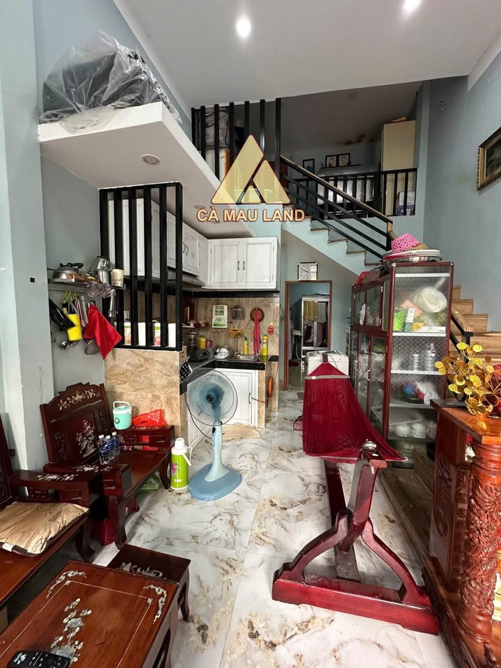 Nhà lầu lửng hẻm 82/14 Nguyễn Thiện Năng, Cà Mau 50m² giá 890 triệu - Thiết kế hiện đại, sẵn sàng ở ngay!