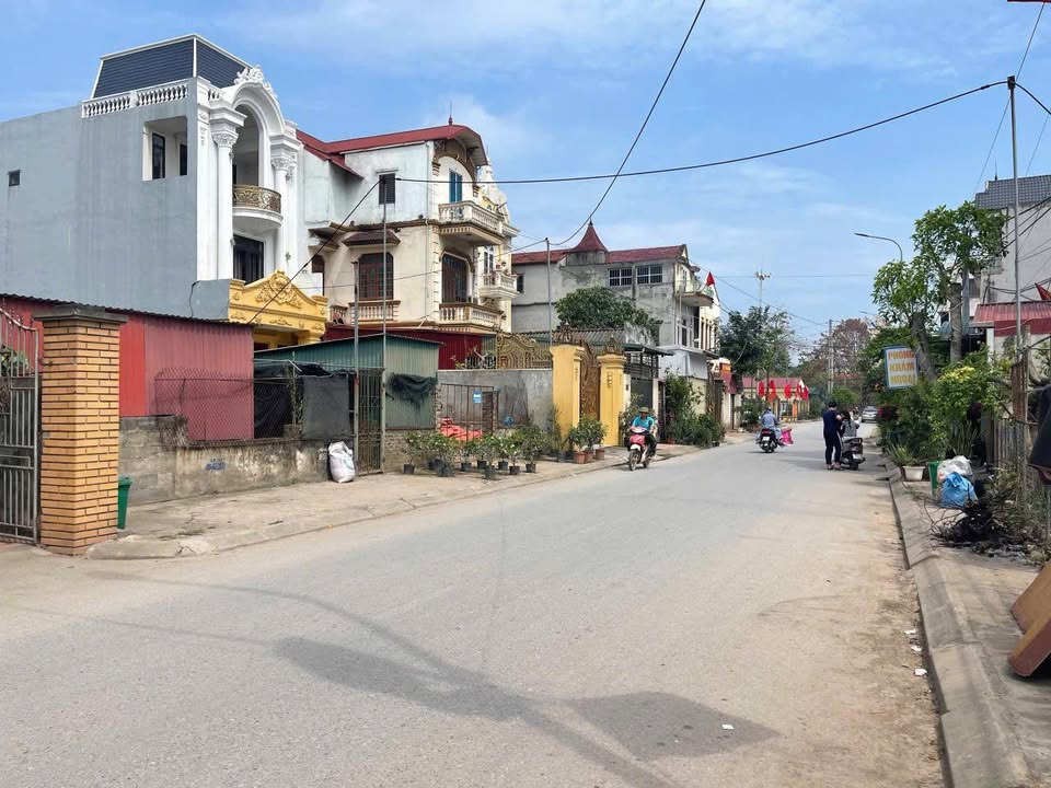 Đất nền Phụng Công, Văn Giang, Hưng Yên 95m² giá 8 tỷ - Cơ hội kinh doanh tuyệt vời!