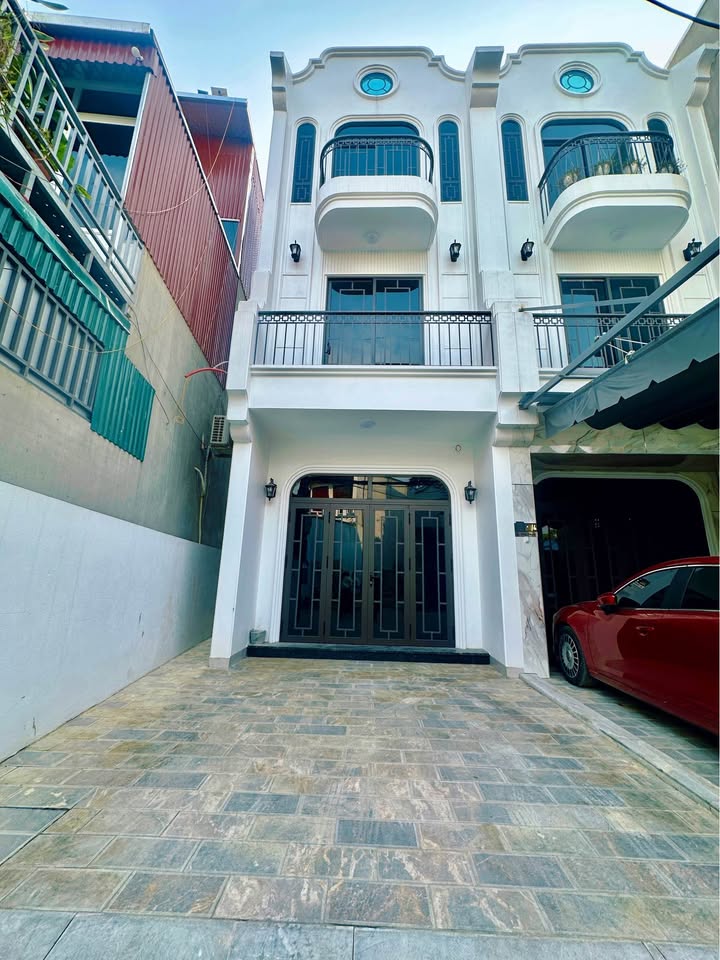 Nhà 3 tầng mới tại phố Quảng Hưng, Thanh Hóa 65m² giá 3 tỷ - Ô tô vào tận nơi!