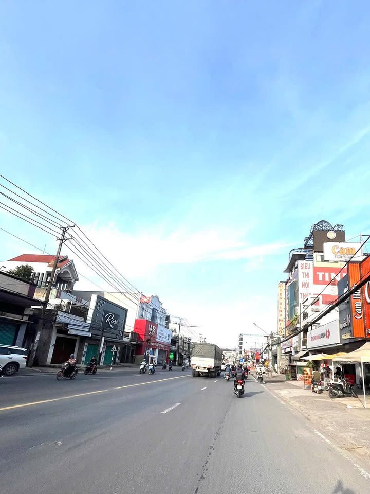 Nhà mặt tiền Quốc lộ 1A, phường Tân Biên, 180m² giá 10 tỷ - Vị trí kinh doanh đắc địa!